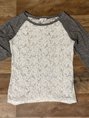 Vintage dELiA*s Sheer Floral Lace Raglan Tee - Mid 2000s Mall Era •Size Jr. M•